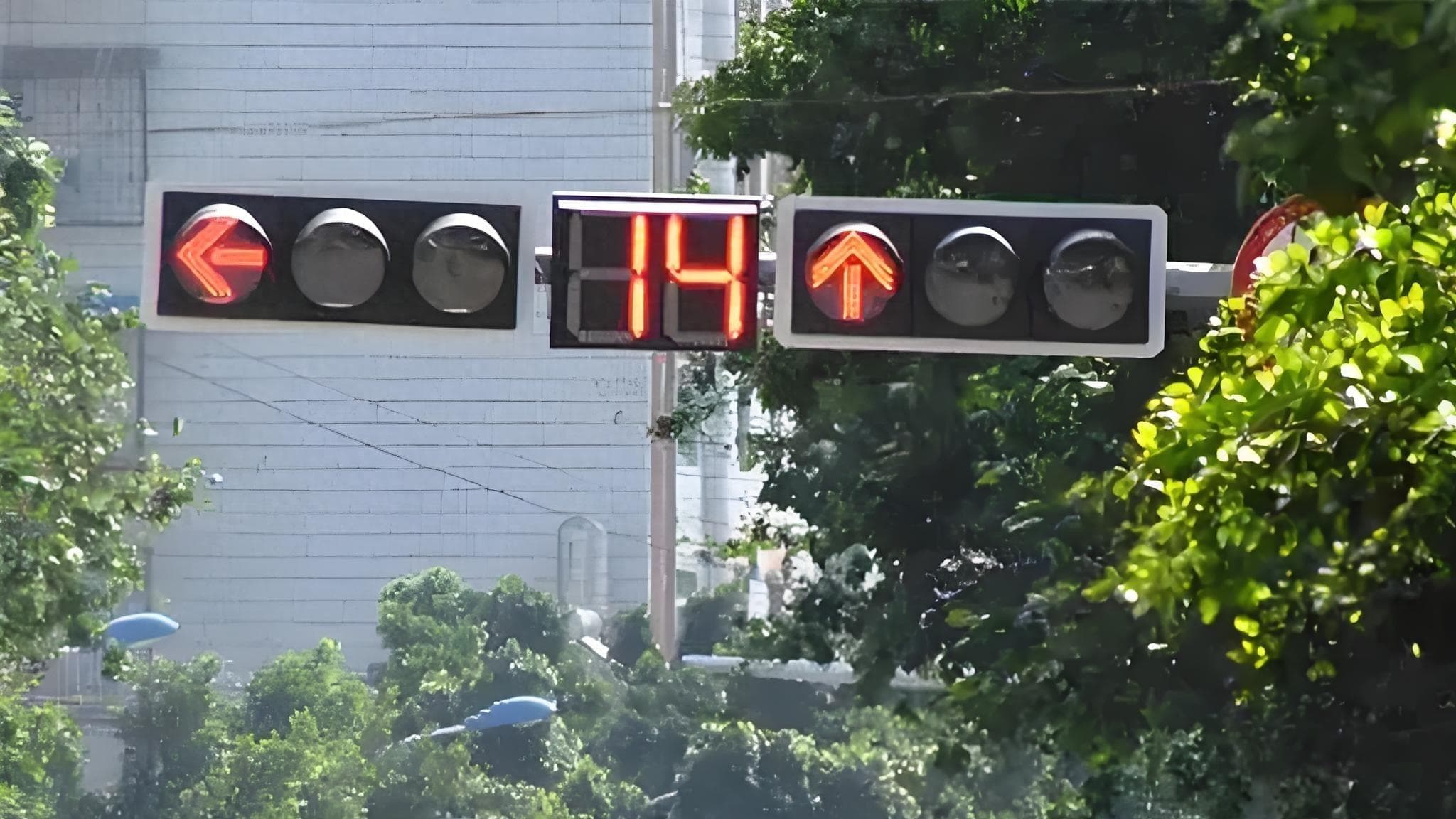 城市驾驶必知：5个提升安全的驾驶习惯