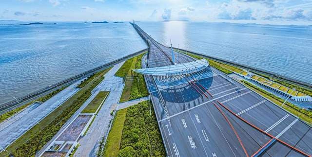 深中通道每天过车10万辆，而港珠澳大桥只有5千辆为何冰火两重天