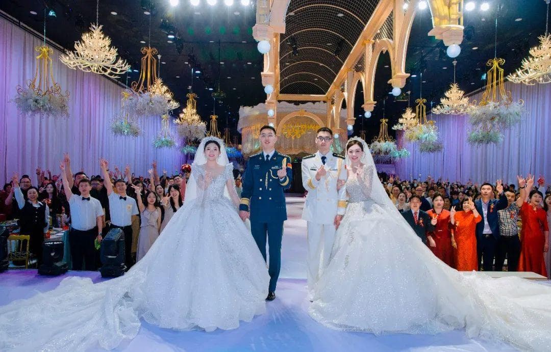 双胞胎兄弟的军旅人生：一起出生、一起入伍、一起办婚礼
