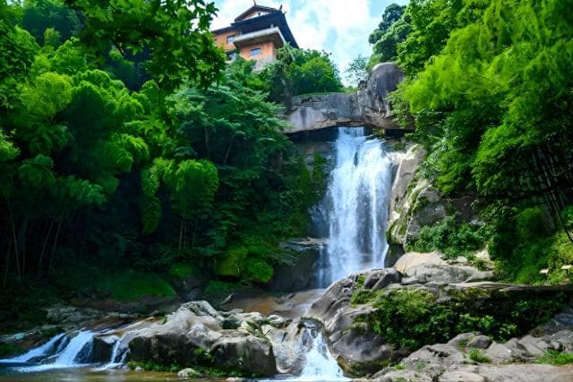 台州十大景点：从天台山到桃渚风景区，领略浙江东南部的自然人文之美