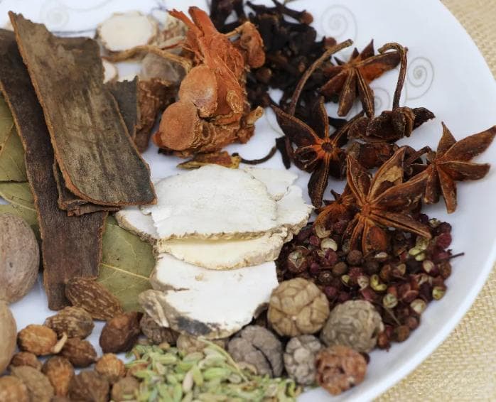 卤肉必备：四种香料让肉质鲜嫩入味