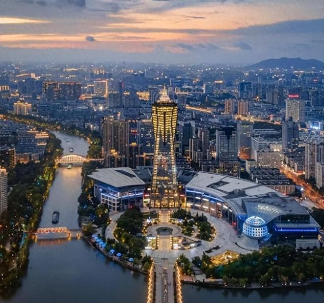 杭州和苏州谁更强？杭州1250万人口，创造了2万亿GDP，苏州咋样？