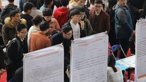 “掏粪”岗位竟成香饽饽？数百本科生报名竞争，招聘单位回应来了