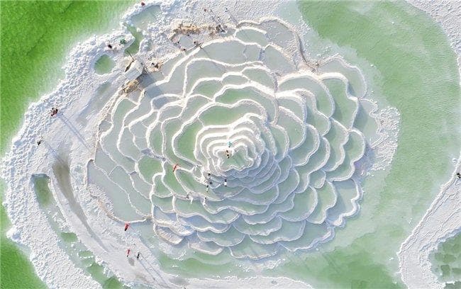 察尔汗盐湖景区:百万游客见证高质量发展新篇