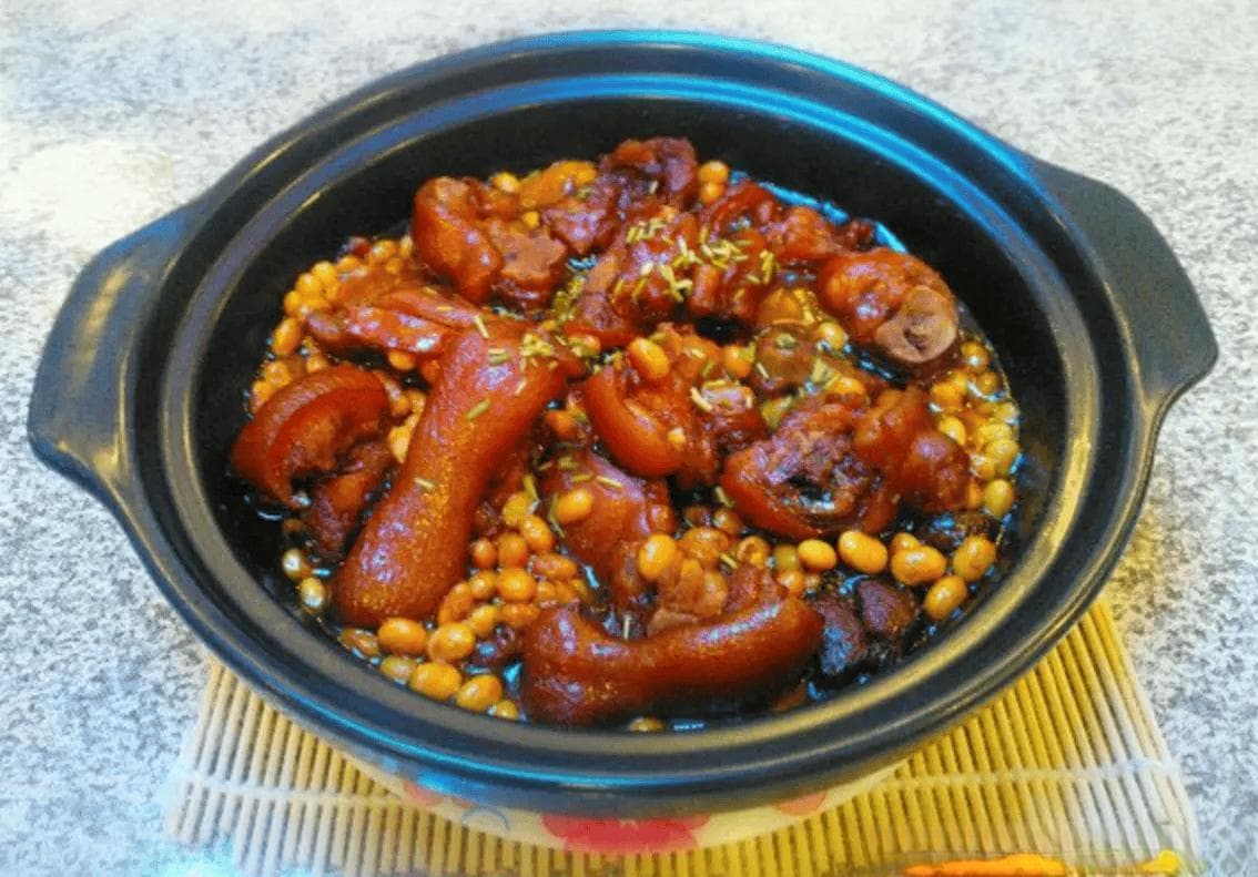 焖猪蹄怎么做好吃？牢记“4个技巧”，猪蹄Q弹软烂，不油腻没腥味