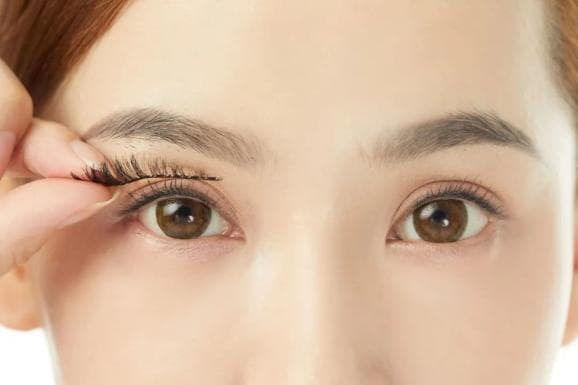 揭秘嫁接睫毛：美丽与风险并存，这些真相你需要知道