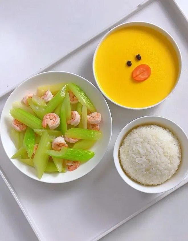 一周清淡饮食菜谱：简单易做，营养丰富的健康餐单