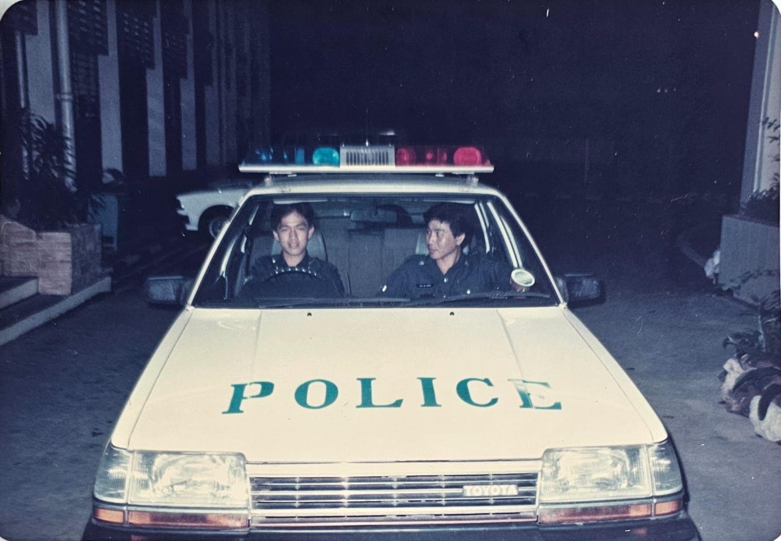 在警队服务42年 退休后仍贡献经验