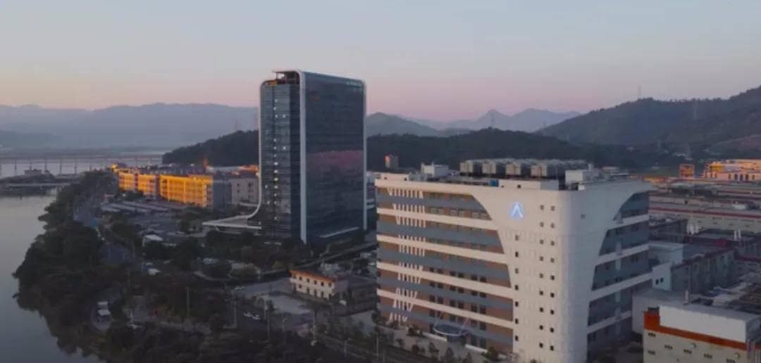 曾毓群：技术大牛和“宠家”狂魔