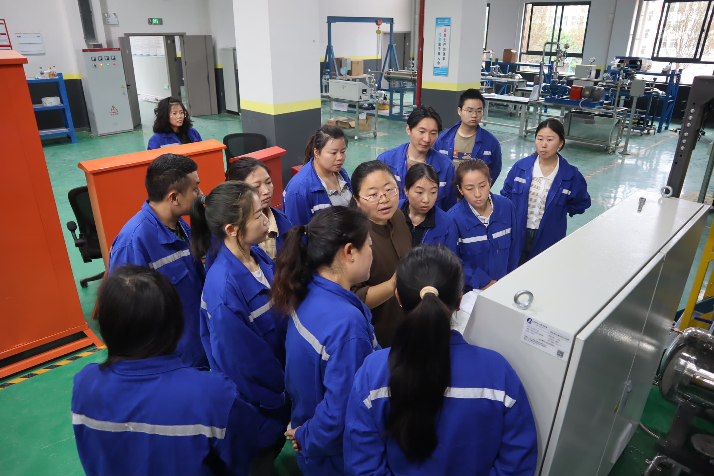 “贵州磷化工和新材料”职业培训基地 赋能重点产业技能人才培养