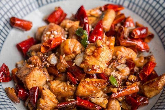 手把手教你制作过桥米线：传统工艺与美味传承