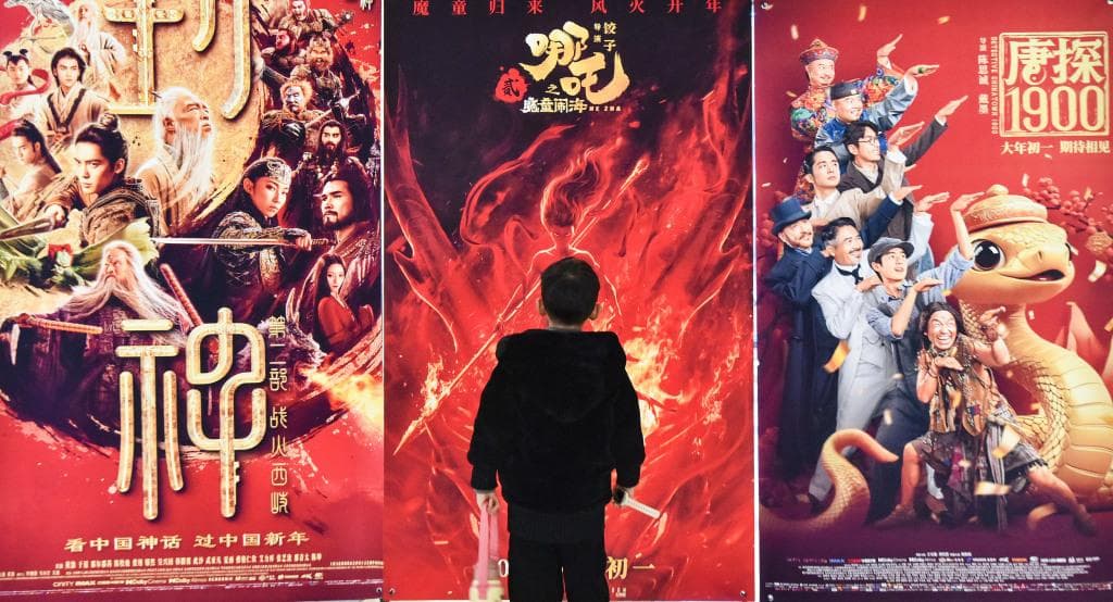 新闻分析：2025年电影春节档缘何如此火热？