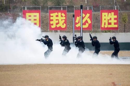 硬汉特警护羊城平安