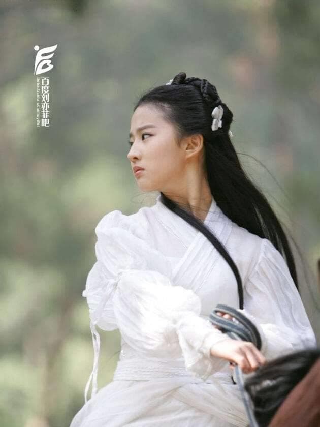 小龙女原名叫什么？你不知道还好，连金庸自己都感觉不好意思用了