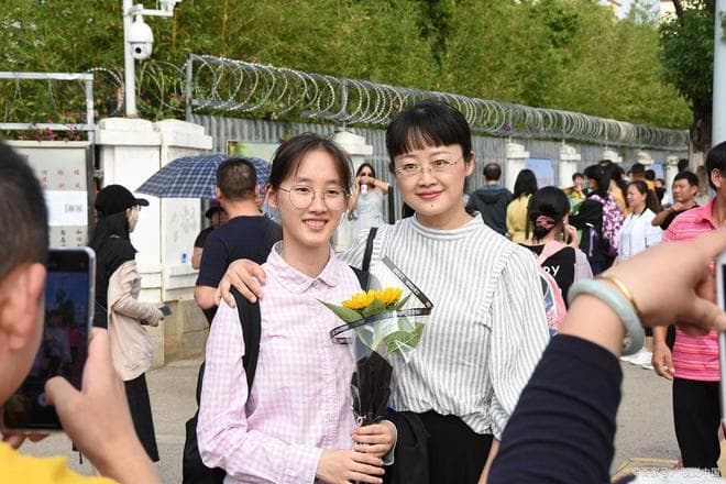 高考冲刺阶段，家长需情绪稳定、创造良好学习环境、调整孩子饮食
