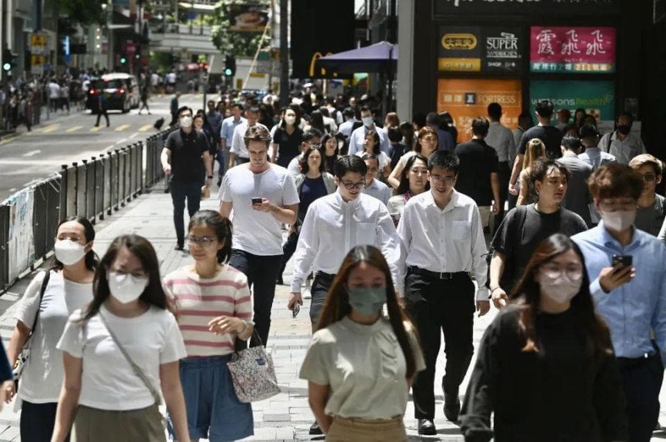 选择定居内地的香港年轻人：不想被高房价绑一辈子