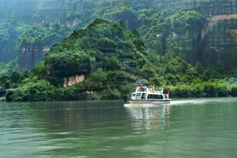 玩转韶关必去十景：丹崖峡谷、古刹花海各具特色