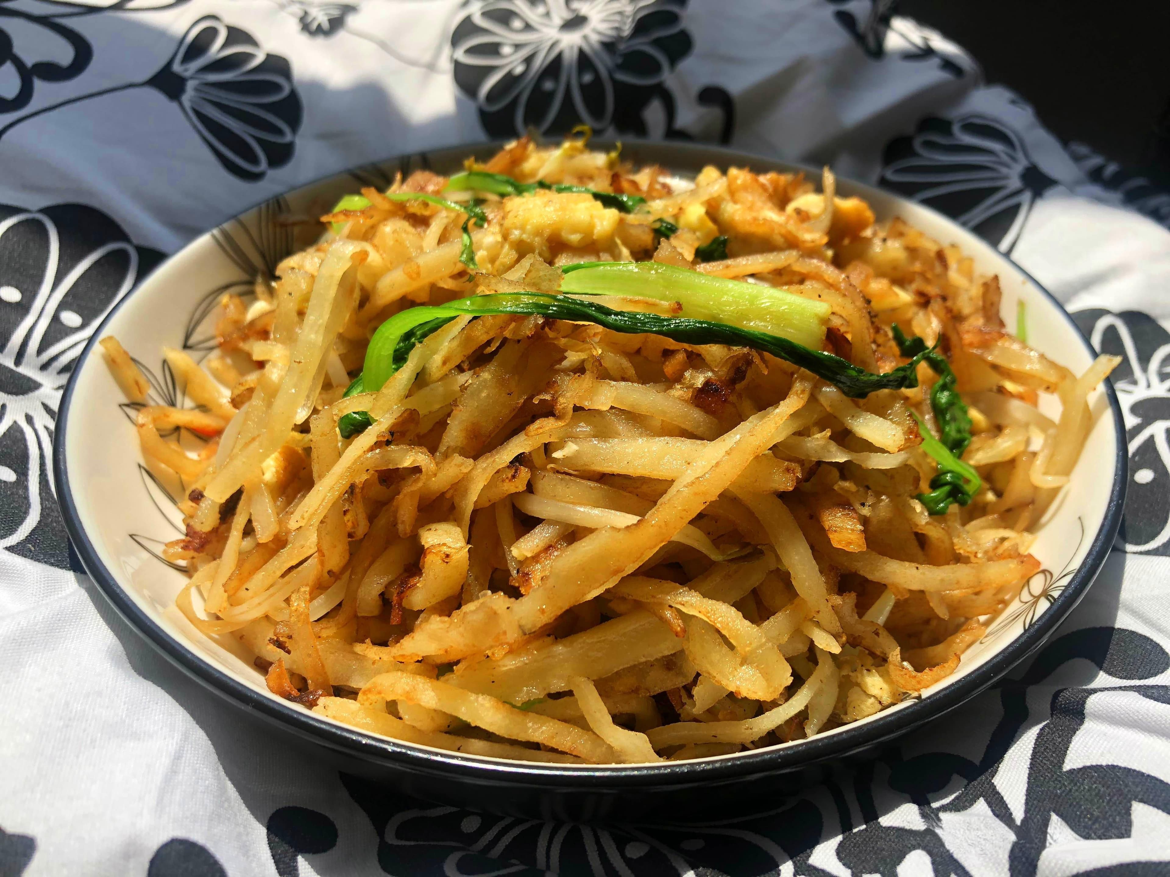 素炒饼最正宗的做法（炒饼这样做，比肉的还好吃）