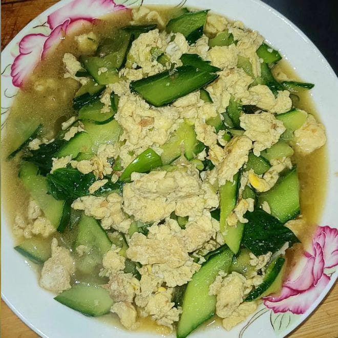 金黄蛋香，温暖而诱人：河南黄瓜炒鸡蛋