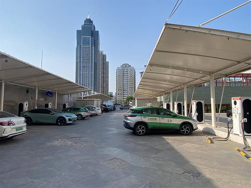 新能源汽车充电桩的类型：交流慢充与直流快充详解