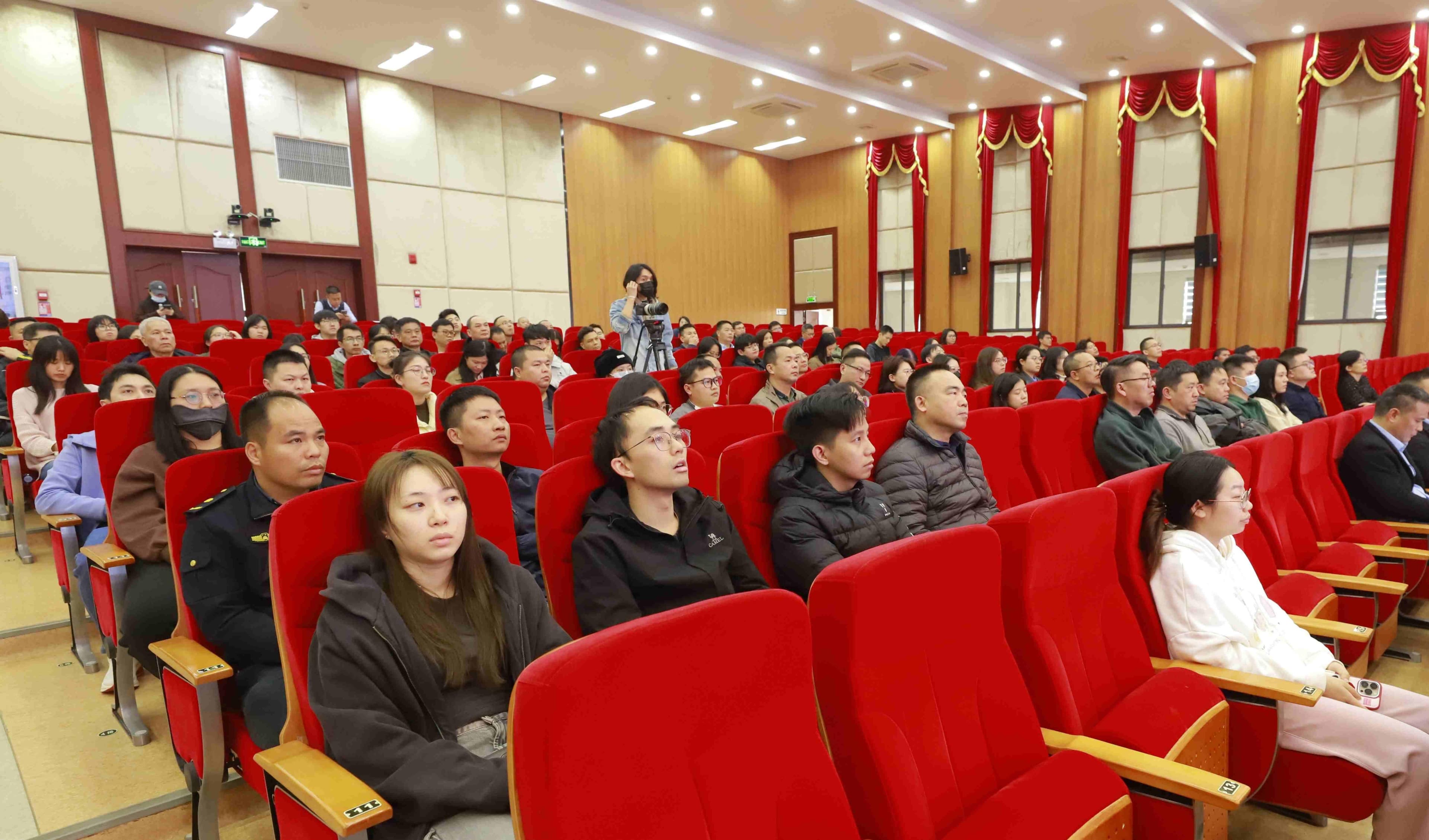 如何在工作中防范网络攻击和信息泄露？玉塘街道举办网络安全培训讲座