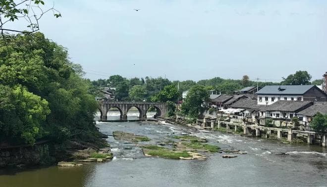 探寻四川艾叶古镇：盐业辉煌与历史交织的魅力之地