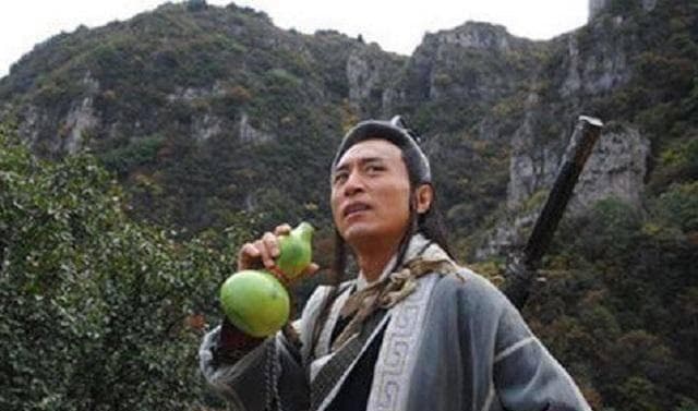 李白这三句诗太过狂妄，连孔子都不放在眼里，将全天下人都得罪了