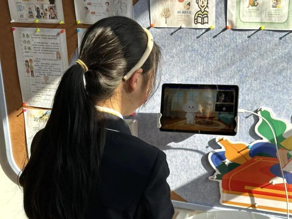 AI+教育=？看闵行这所中学解锁AI教育新场景