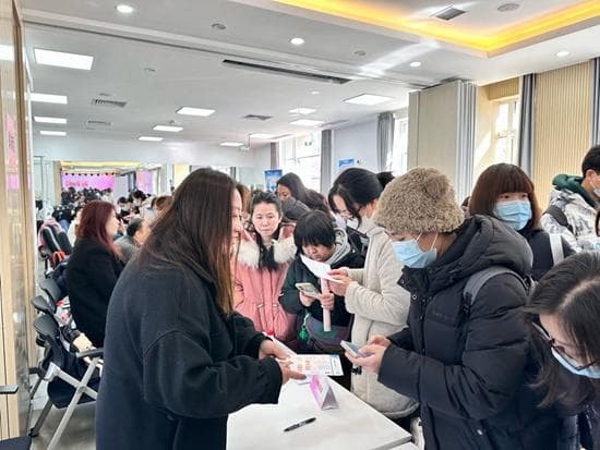 “妈妈岗”能否缓解女性生育后再就业焦虑