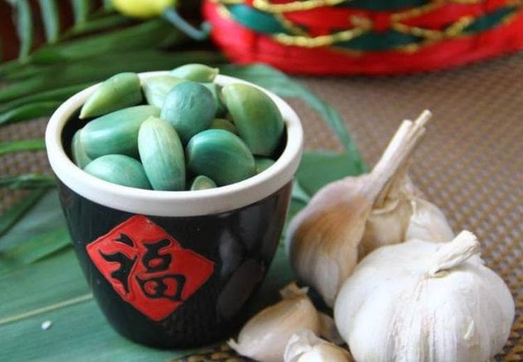 腊八蒜：腊八节的传统佳肴与匠心制作