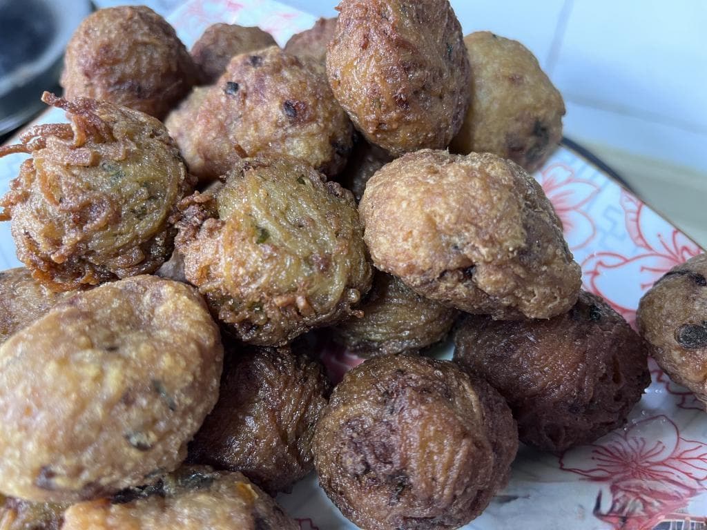 舌尖上的年味 | 安徽合肥：一锅金灿灿的炸圆子，寓意团团圆圆