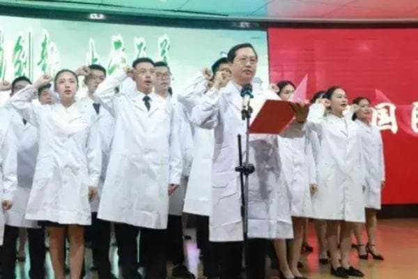医学博士与硕士毕业生的职业晋升差异