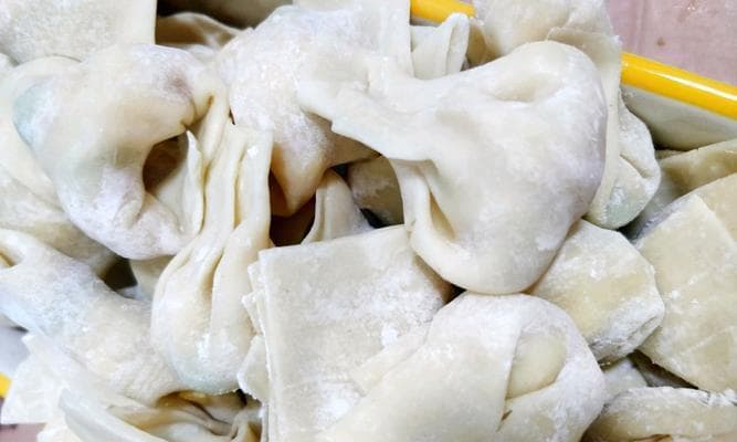 元宝抄手：传统美食的制作与文化传承