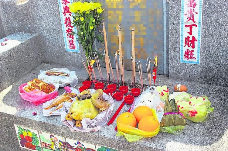 广东扫墓点香习俗：一支还是三支？详解传统礼仪与文化内涵