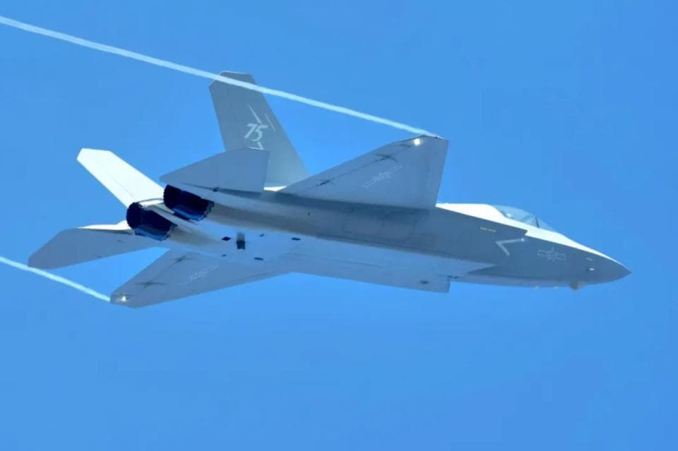 歼-35能挂12枚导弹，“野兽挂弹”模式下，提高了反舰和制空能力