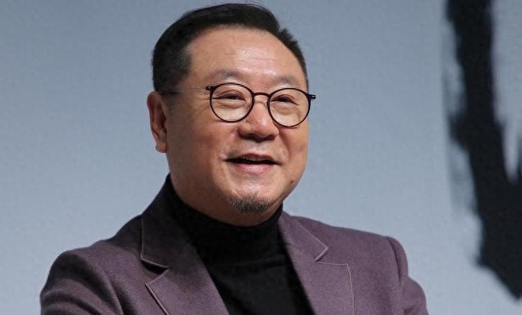 62岁范伟事业3次转型：从相声到小品再到影视演员