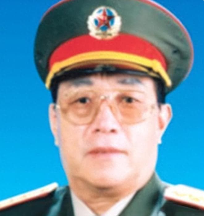 他曾是三个军区的司令，参加过对越自卫反击战，指挥过国庆大阅兵