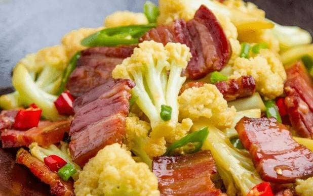 腊肉炒花菜：传统美味与健康理念的完美结合