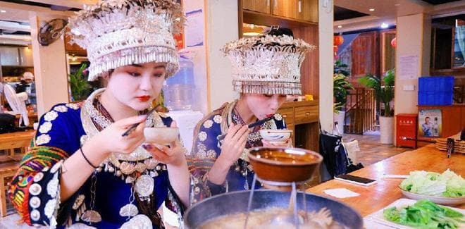 贵州十大名菜：从苗家酸汤鱼到八宝甲鱼，每一道都是黔菜精华