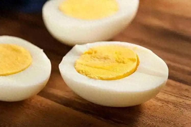 胆结石不能吃蛋黄？医生提醒：不止是蛋黄，这3类食物也不可多食