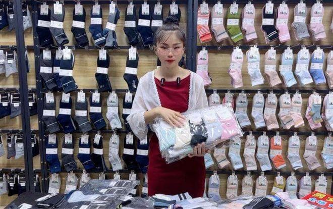 警惕！央视曝光"毒袜子"：致癌物质严重超标，专家：很难洗掉