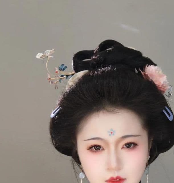 素衣未成妆：古风妆容教程与汉服造型技巧全解析