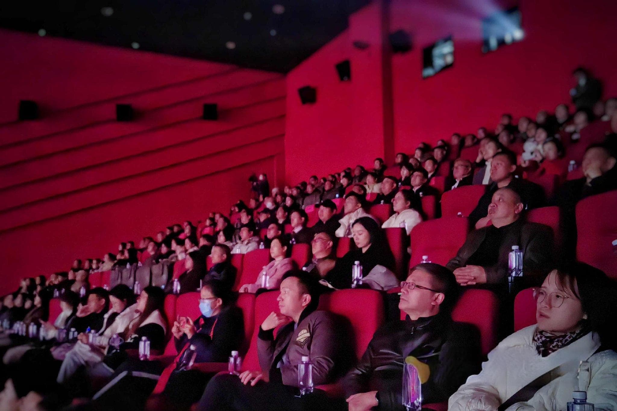 揭秘红军集体跳崖壮举：电影《浴血困牛山》在贵阳首次点映