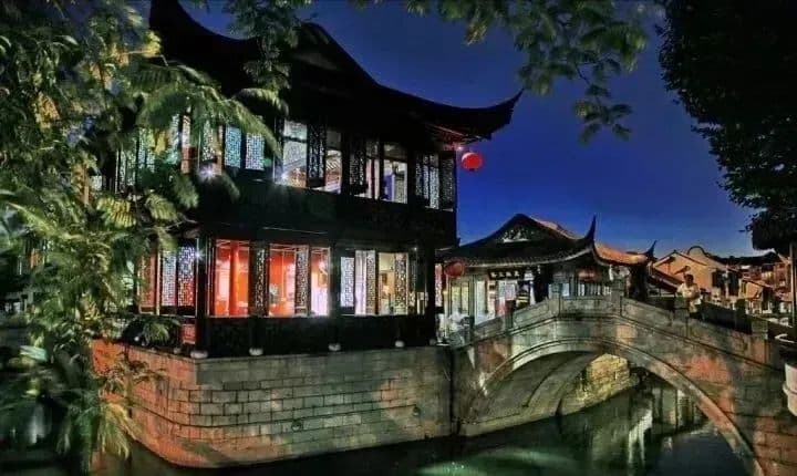 走三桥、观灯会、舞鱼灯：长三角元宵节民俗巡礼