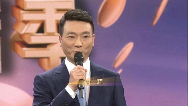 央视主持人大赛：趁热打铁！康辉宣布2024年又将要举办新闻主播季