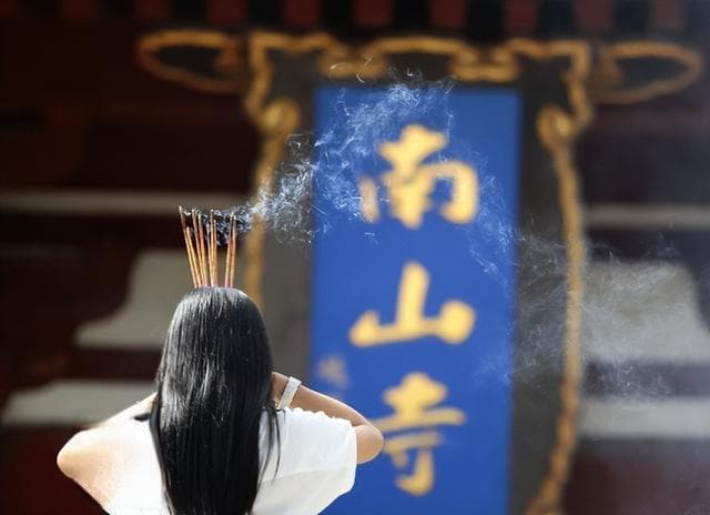 烧香拜佛：一种文化传承，也是一种心灵慰藉