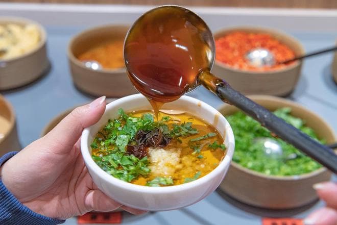 火锅烧烤店“调料费”咋成“必选项”？