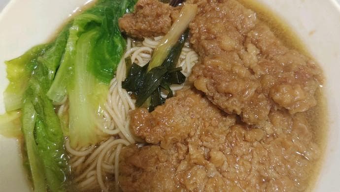 家常美味：油焖大排面、小酥肉和糖醋里脊制作详解
