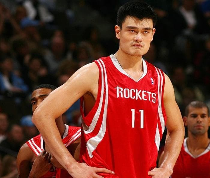 姚明入选名人堂实至名归：9年NBA生涯的荣耀与贡献