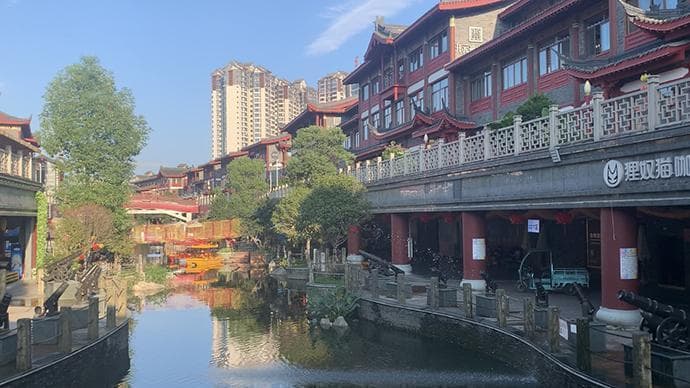 犀利评测｜当灯火褪去，四川眉山“东坡印象水街”只剩寂寞